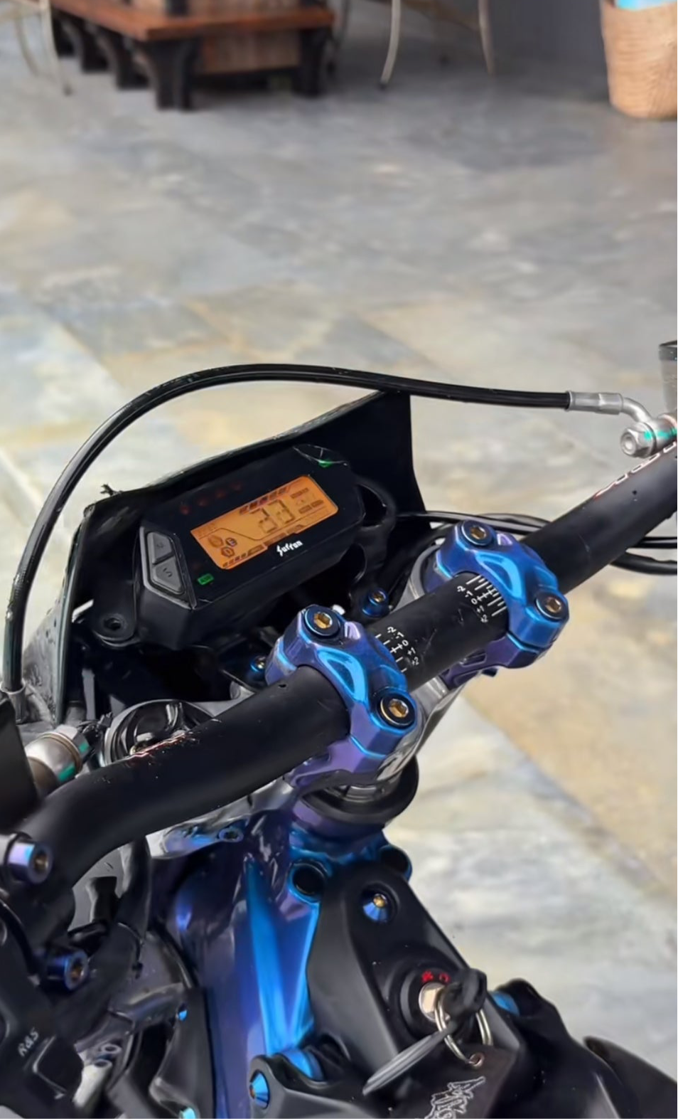 ULTRA BEE TITANIUM DIRECT MOUNT BOLTS